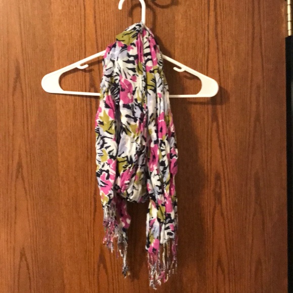 Women’s Scarf - Floral Print - Picture 2 of 3